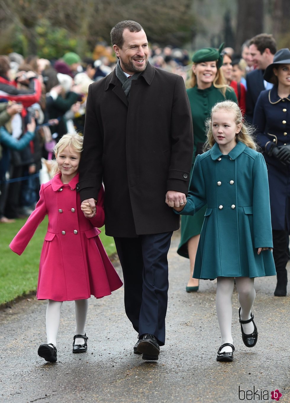 Peter Phillips y sus hijas llegando a la Misa de Navidad 2018