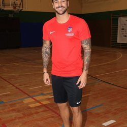 Hugo Paz vestido con la camiseta del Atlético