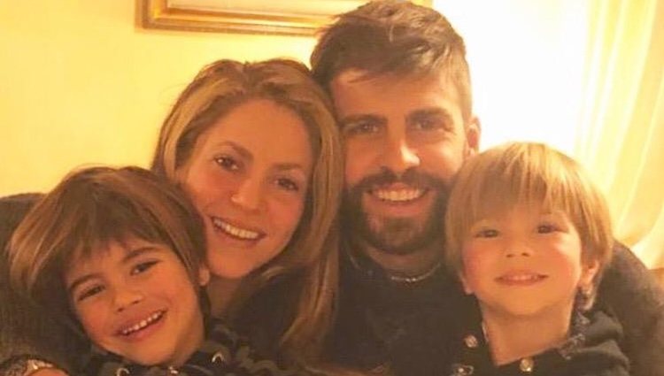 Shakira y Piqué con sus hijos en navidad