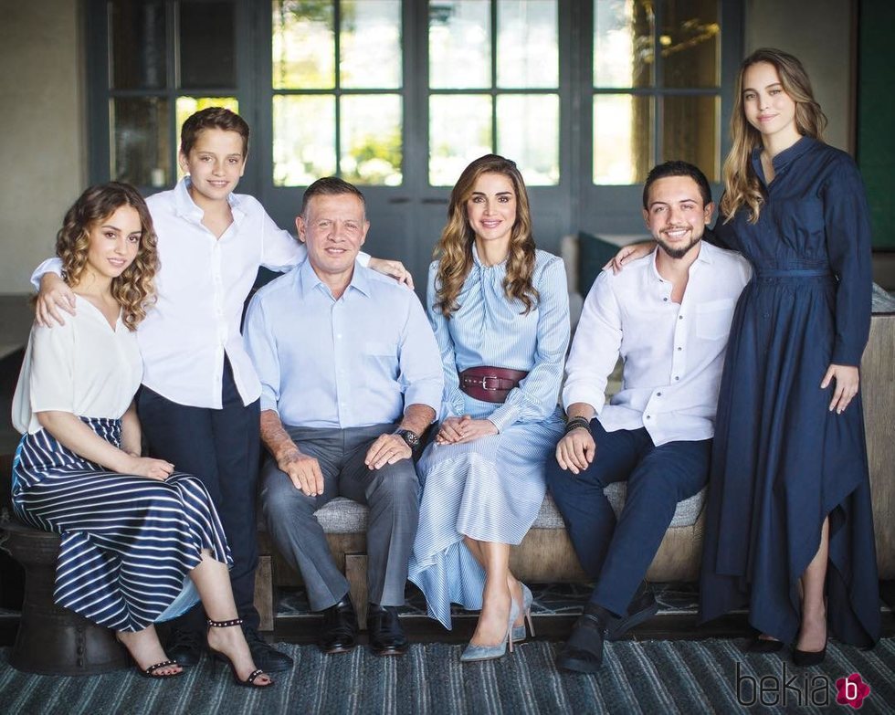 La Familia Real Jordana felicita las fiestas y desea un próspero año con este posado