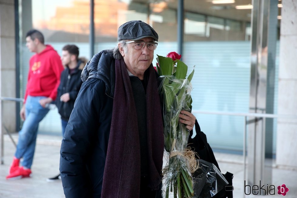 Joan Manuel Serrat en el funeral de Moncho