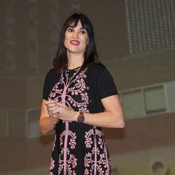 Irene Villa dando una conferencia
