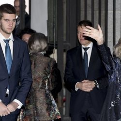 La Reina Sofía con Juan Urdangarin saliendo del Teatro Real