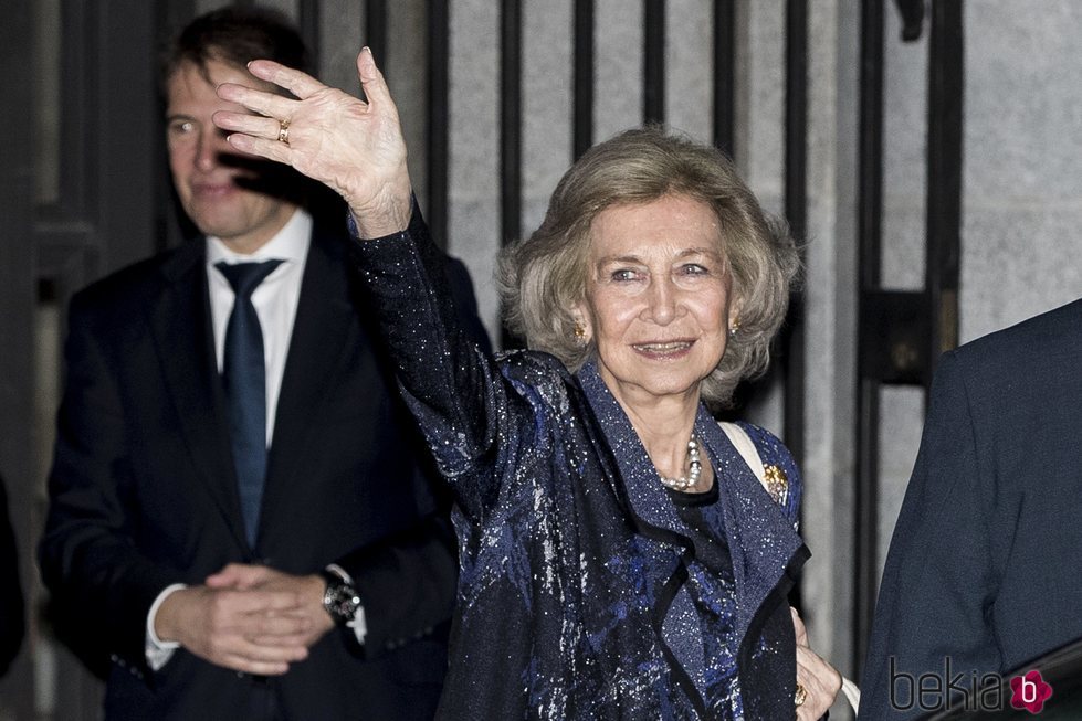 La Reina Sofía saliendo del Teatro Real de Madrid