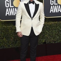 Luke Evans en la alfombra roja de los Globos de Oro 2019