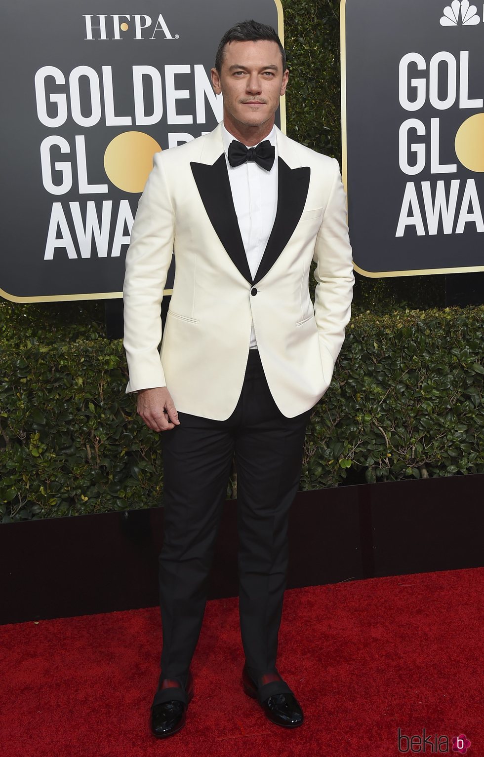 Luke Evans en la alfombra roja de los Globos de Oro 2019