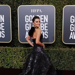 Penélope Cruz en la alfombra roja de los Globos de Oro 2019