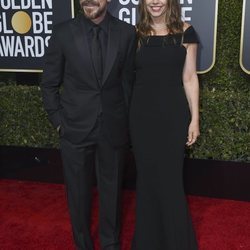 Christian Bale y Sibi Blazic en la alfombra roja de los Globos de Oro 2019