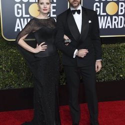 Jessica Chastain y Gian Luca en la alfombra roja de los Globos de Oro 2019