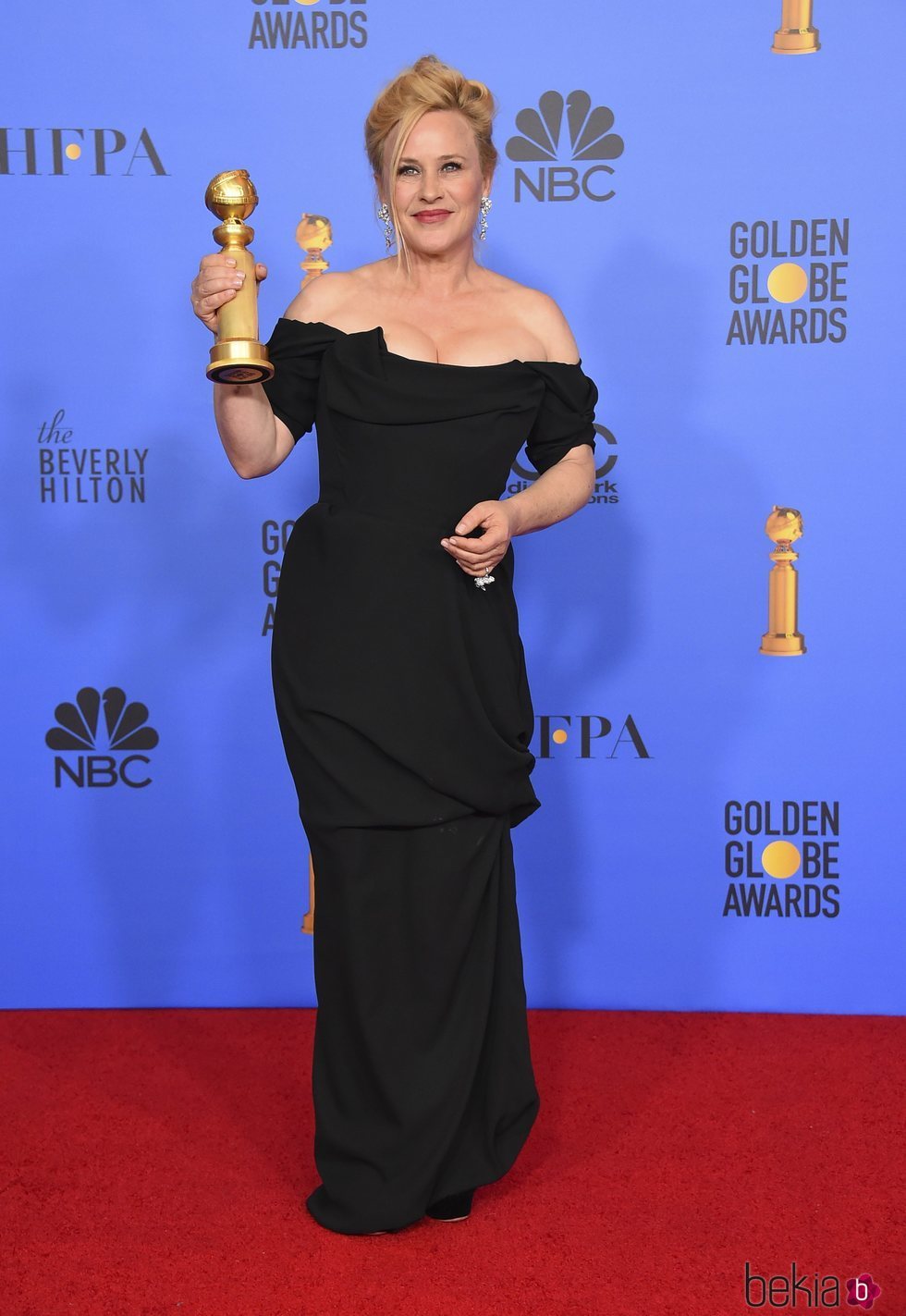 Patricia Arquette con su premio en los Globos de Oro 2019