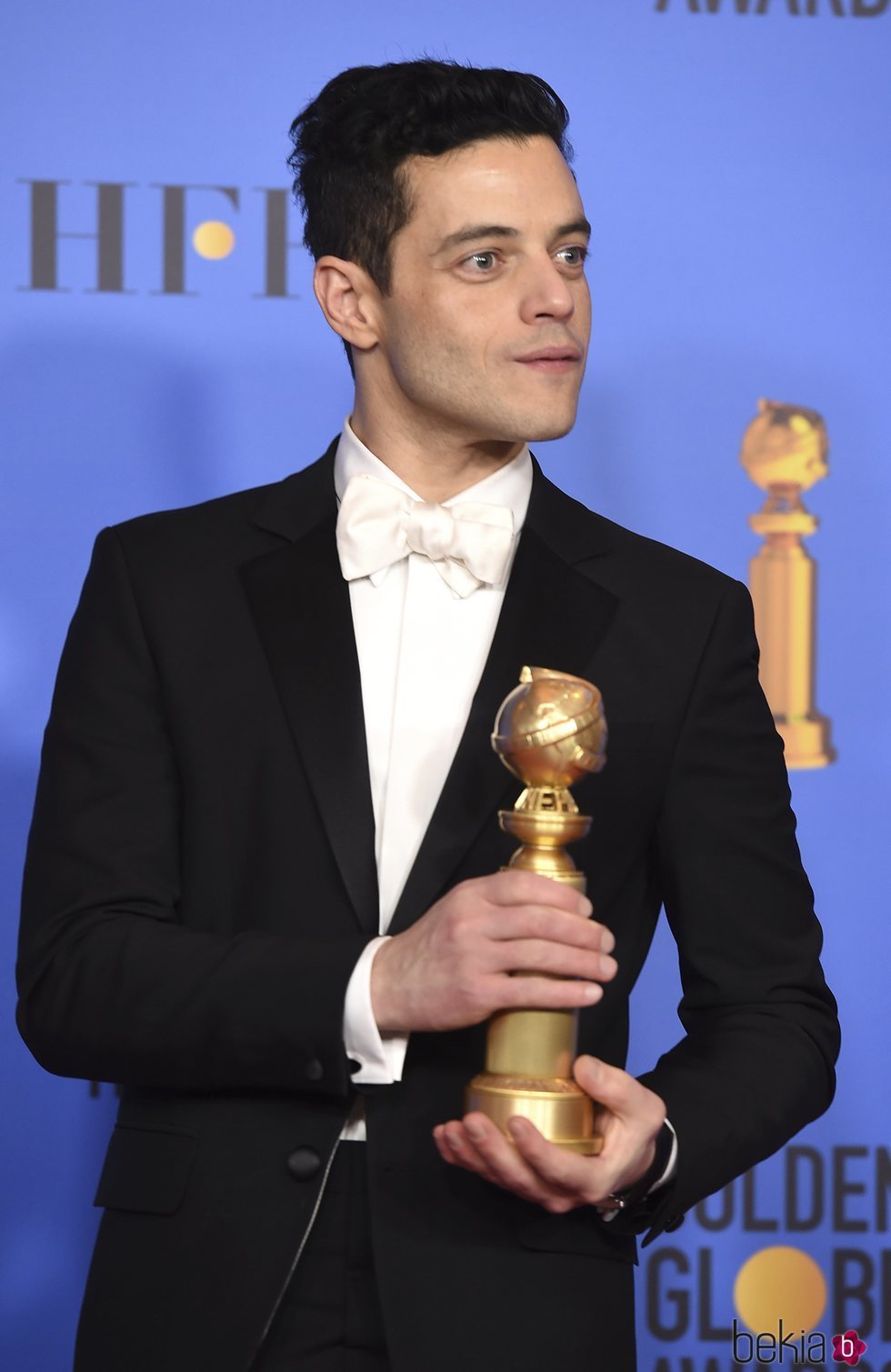 Rami Malek con su premio en los Globos de Oro 2019
