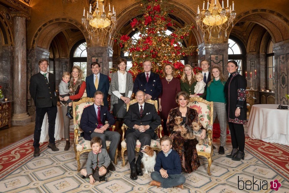 La Familia Real de Luxemburgo reunida en el 98 cumpleaños del Gran Duque Juan