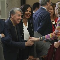 La Infanta Elena saluda a Manolo Santana y Claudia Rodríguez en los Premios Nacionales del Deporte 2017