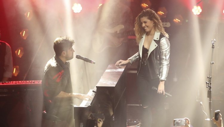 Miriam Rodríguez y Pablo López en el escenario
