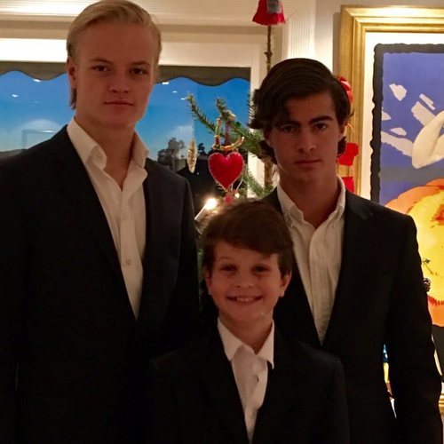 Marius Borg junto a sus hermanos Emanuel y Lucas