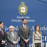 Los Reyes Felipe y Letizia y Vicente Álvarez Areces