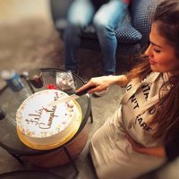 Sara Sálamo celebrando su 27 cumpleaños presumiendo de embarazo