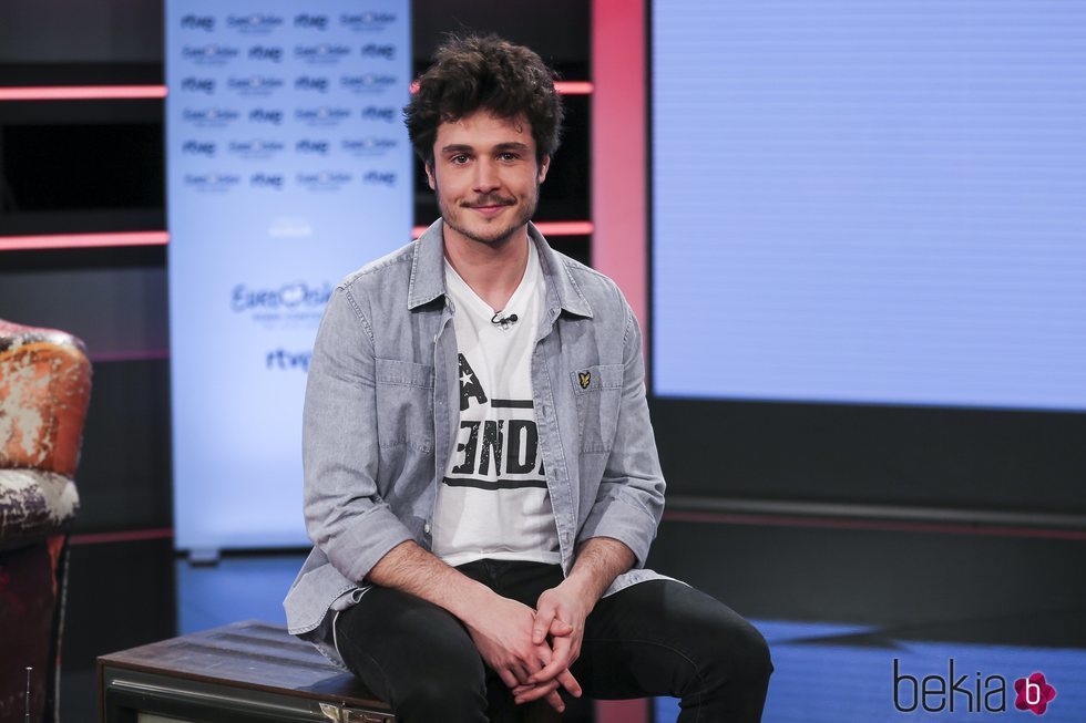 Miki Nunyez posando como representante de España en Eurovisión 2019