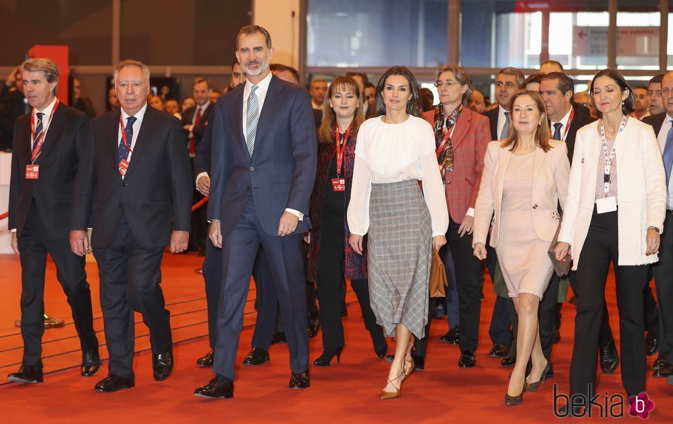 Los Reyes Felipe y Letizia con Ana Pastor en la inauguración de FITUR 2019