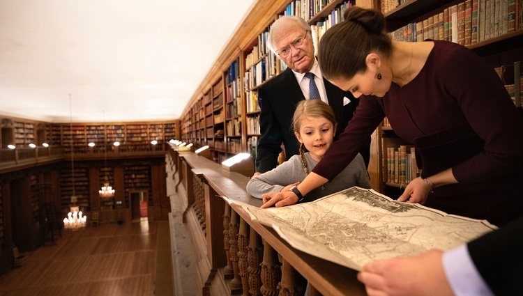 Carlos Gustavo, Victoria y Estela de Suecia en la Biblioteca Bernadotte