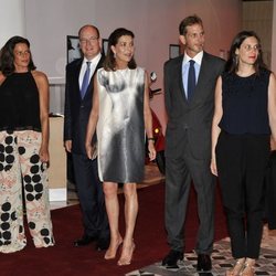 Estefanía, Alberto y Carolina de Mónaco junto a Andrea Casiraghi y Tatiana Santo Domingo en la gala Fight AIDS 2015