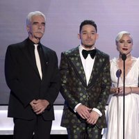 Sam Elliott, Anthony Ramos, Lady Gaga y Bradley Cooper durante la gala de los SAG 2019