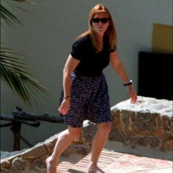Sarah Ferguson camina descalza por Mallorca
