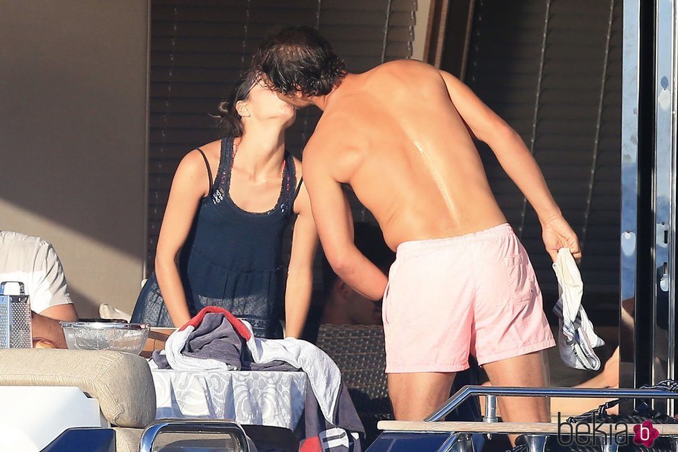 Rafa Nadal y Xisca Perelló besándose durante sus vacaciones en Ibiza