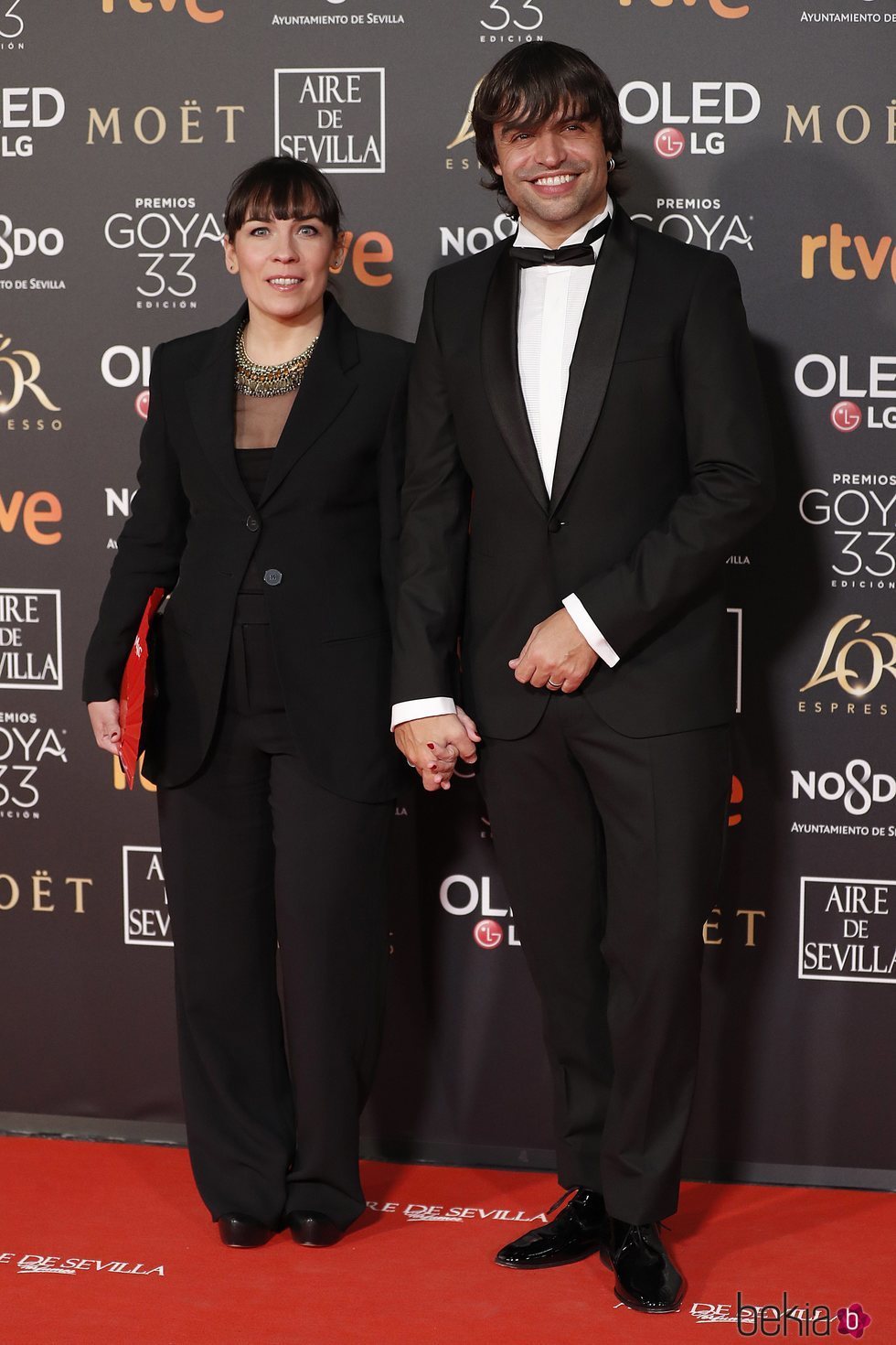 Manu Guix y su mujer en la alfombra roja de los Premios Goya 2019