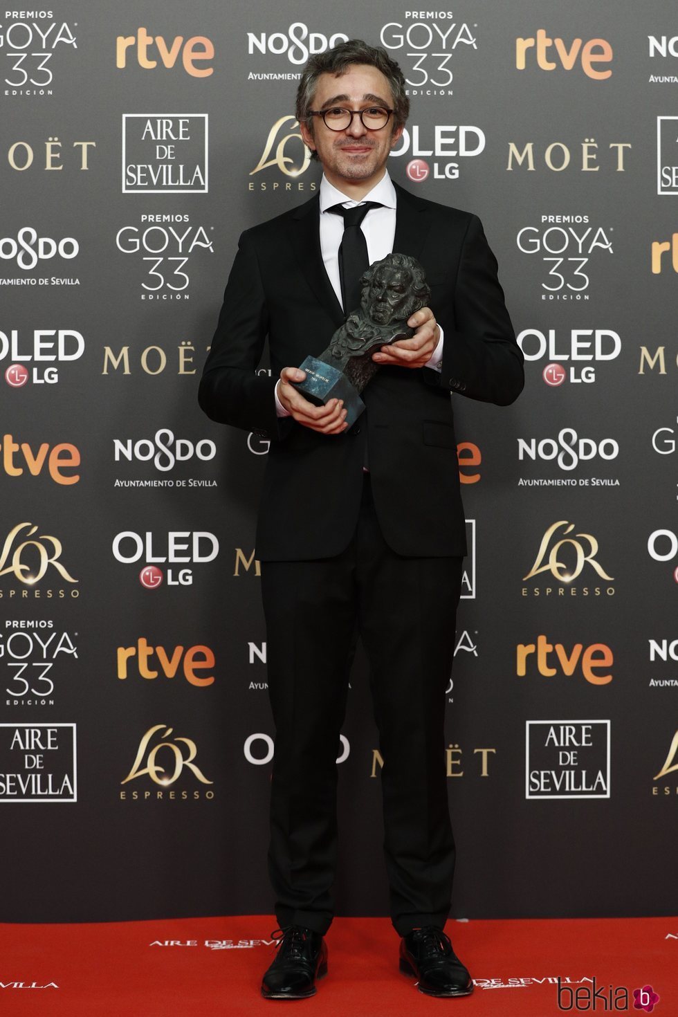 Alberto del Campo con su estatuilla en los Premios Goya 2019