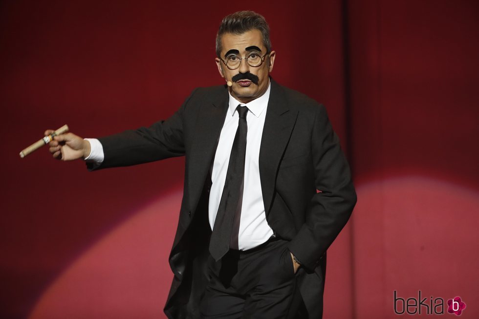 Andreu Buenafuente como si fuera Groucho Marx en los Premios Goya 2019
