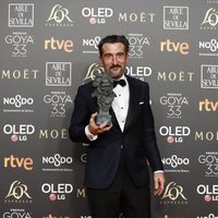 Luis Zahera posa con su estatuilla en los Premios Goya 2019