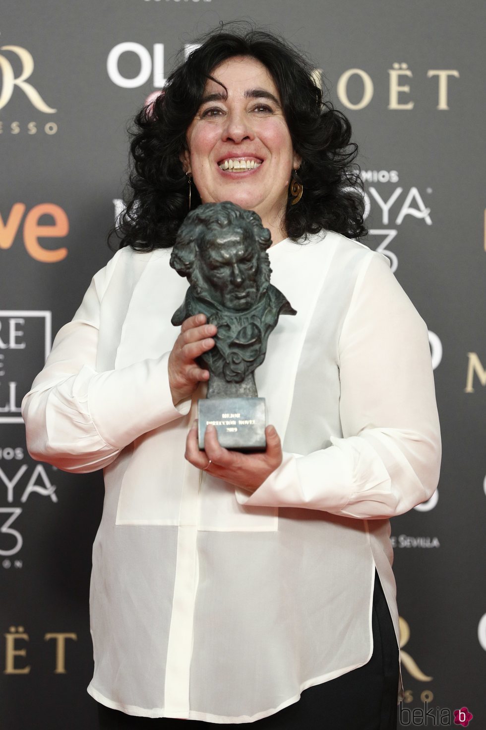 Arantxa Echevarría con su estatuilla en los Premios Goya 2019