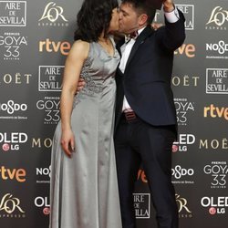 Raul de la Fuente y Damian Nenow con su estatuilla en los Premios Goya 2019