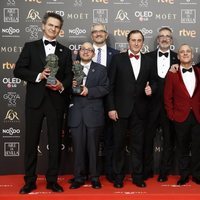 Elenco 'Campeones' con su estatuilla en los Premios Goya 2019