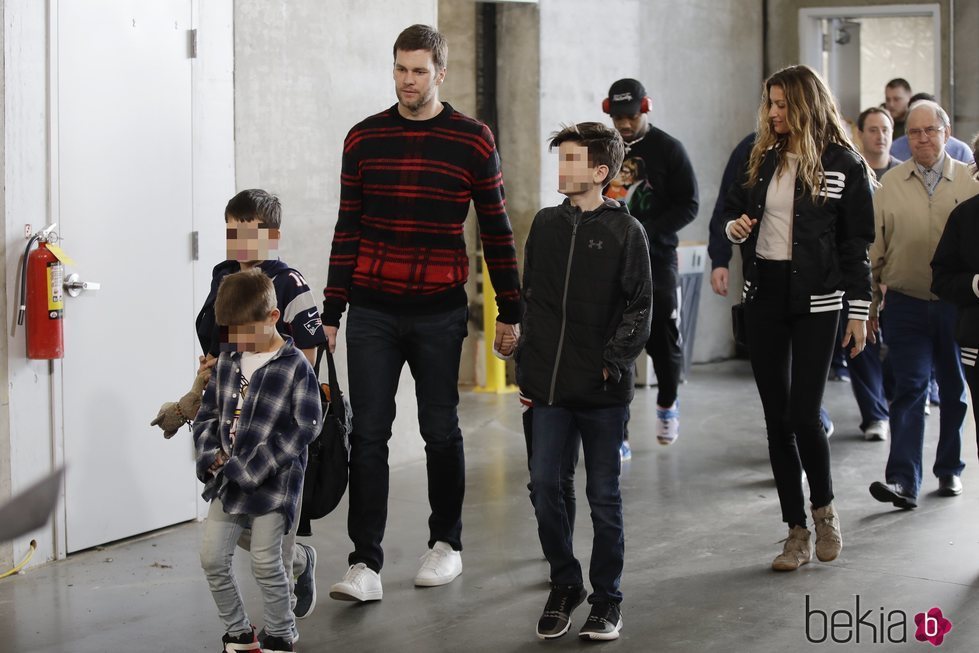 Gisele Bündchen, Tom Brady y sus hijos en la final de la Super Bowl 2019