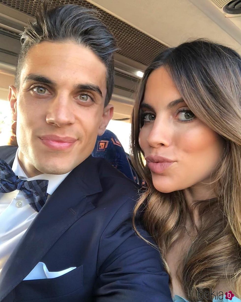 Marc Bartra y Melissa Jiménez en una foto selfie