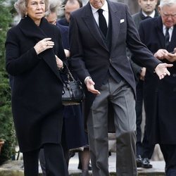 La Reina Sofía y Juan de Orleans en el funeral del Conde de París