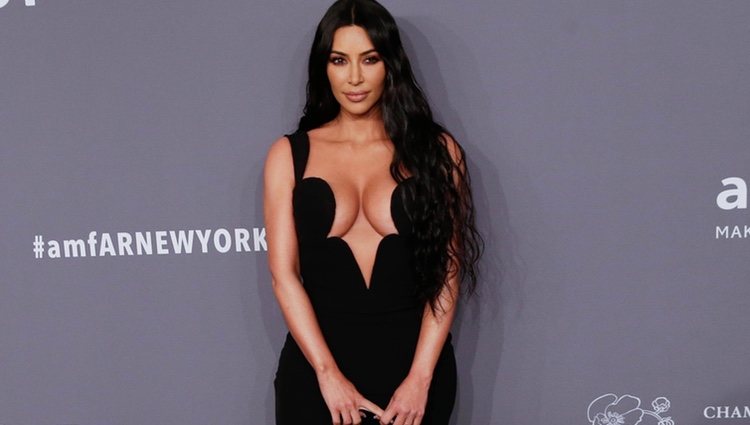 Kim Kardashian en la gala amFAR 2019