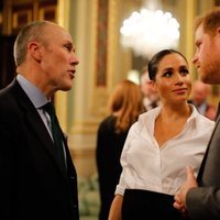 Meghan Markle mira enamorada al Príncipe Harry en los Endeavour Fund Awards 2019