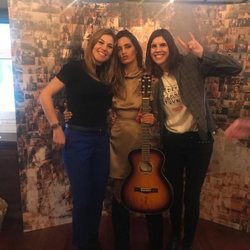 Nira Juanco y Carlota Reig con Sara Carbonero en la fiesta sorpresa de su 35 cumpleaños