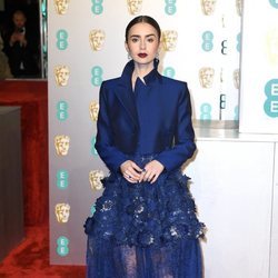 Lily Collins en la alfombra roja de los Premios BAFTA 2019
