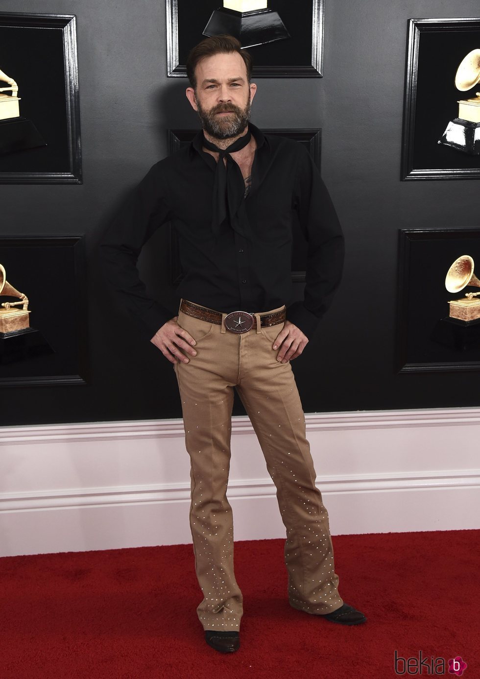 Waylon Payne en la alfombra roja de los Grammy 2019