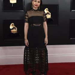Alessia Cara en la alfombra roja de los Grammy 2019