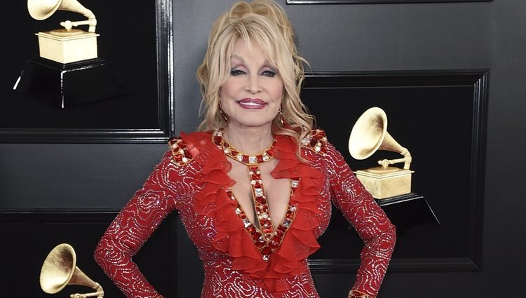Dolly Parton en la alfombra roja de los Grammy 2019