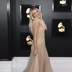 Kelsea Ballerini en la alfombra roja de los Grammy 2019