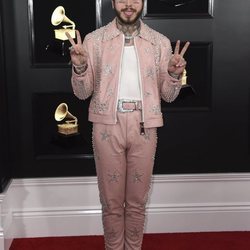 Post Malone en la alfombra roja de los Grammy 2019