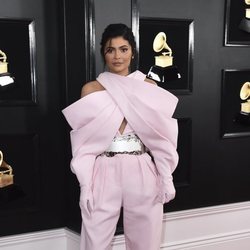 Kylie Jenner en la alfombra roja de los Grammy 2019