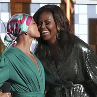 Alicia Keys besa Michelle Obama en los Grammy 2019