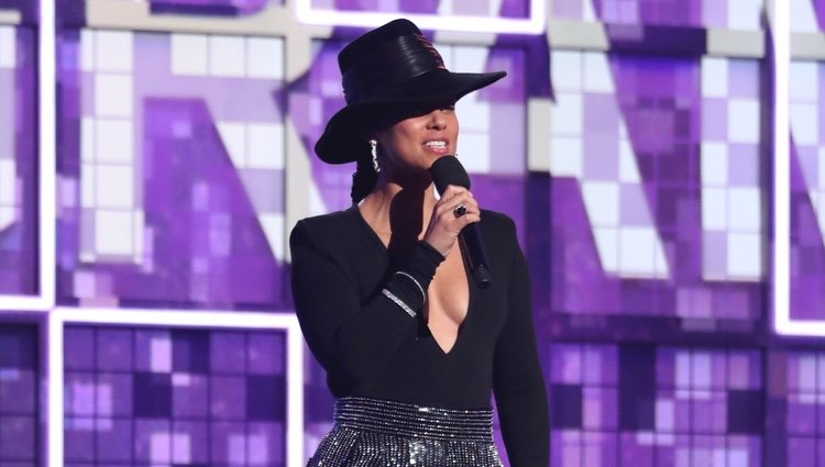 Alicia Keys presentando la entrega de los Grammy 2019